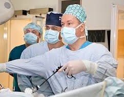 16 октября 2019 года профессор Павлов В.Н. выполнил лапароскопическую радикальную нефрадреналэктомию справа, резекцию правого надпочечника